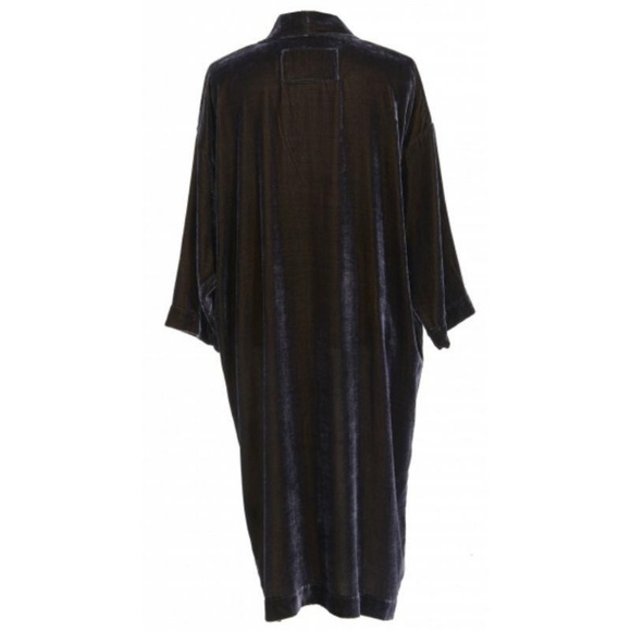 VIBEKE SCOTT Anita Silk Velvet Kimono | Coal - Picture 2 of 3